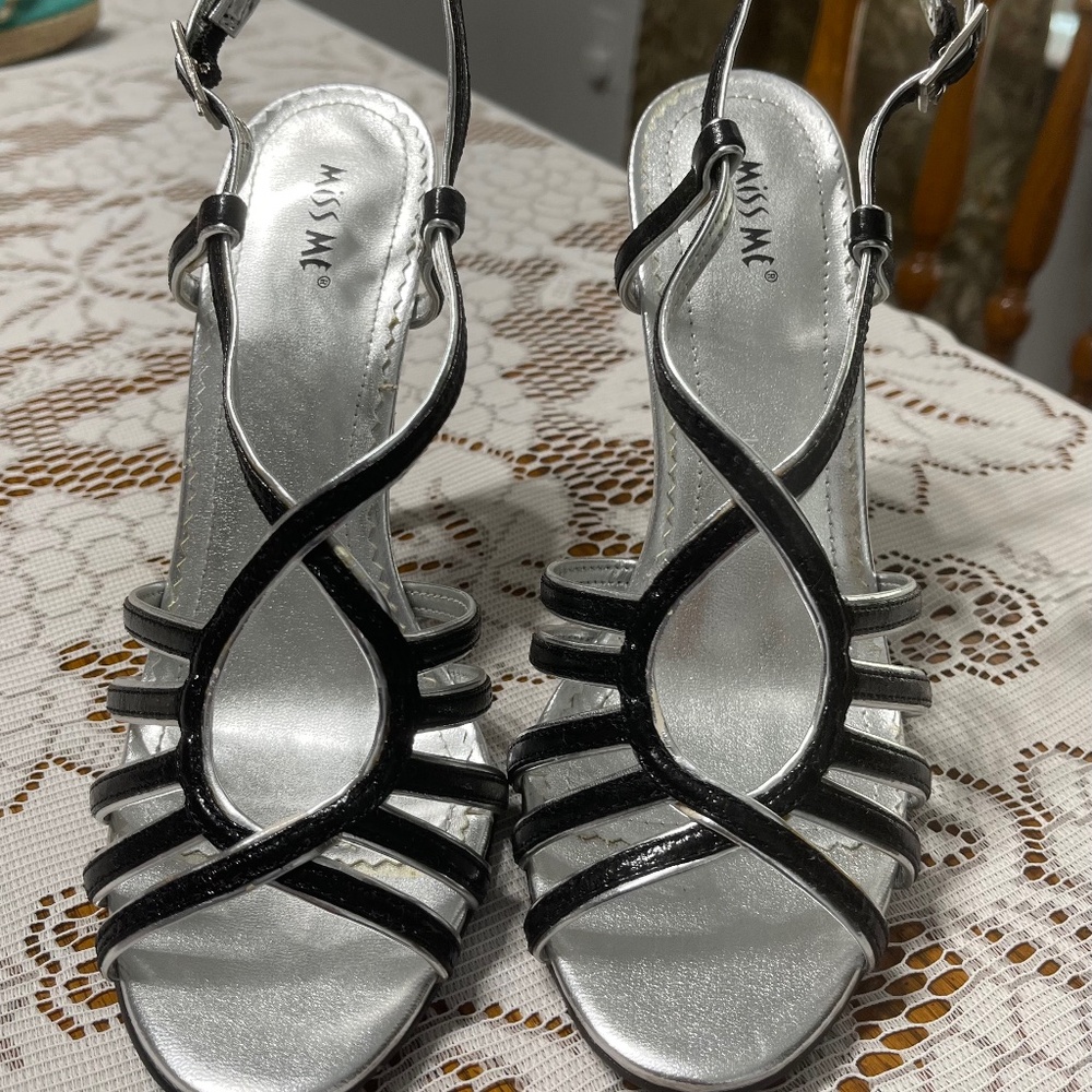 Beautiful NWOB Miss Me Gladiator 8 1/2 Black/Silver Stiletto Heels